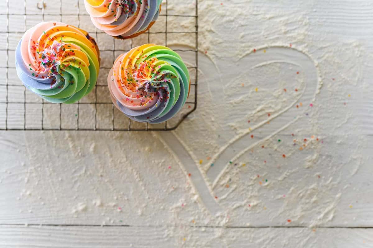 pastel rainbow cupcakes